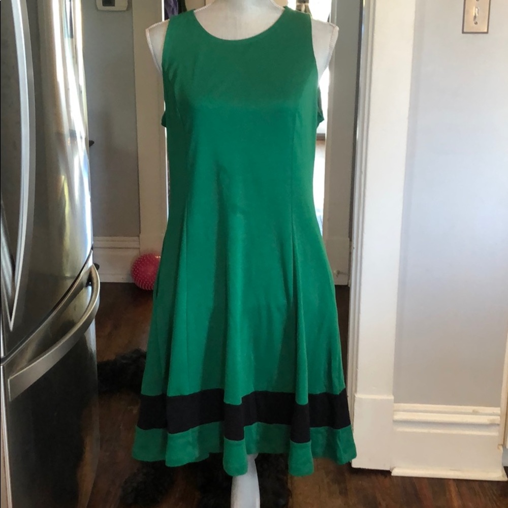 Green and black color block dress with pockets! M